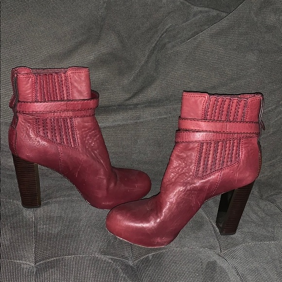 Bcbg maxazria wine ankle booties 9 1/2 worn 1 time - Picture 2 of 6